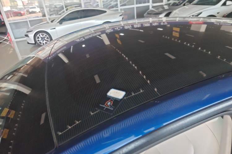 Used Tesla Model Y 2022 Rear-Wheel-Drive Version Roof
