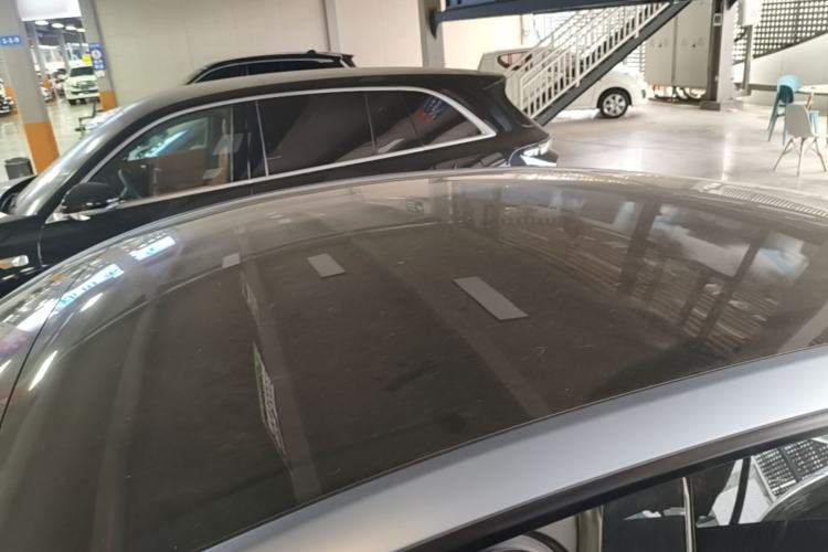 Used Tesla Model Y 2022 Rear-Wheel-Drive Version Roof