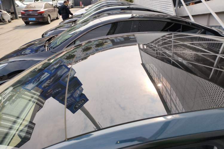 Used Tesla Model Y 2022 Rear-Wheel-Drive Version Roof