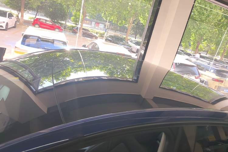 Used Tesla Model Y 2022 Rear-Wheel-Drive Version Roof