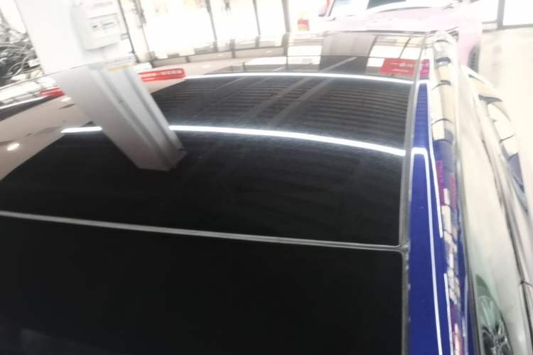 Used Tesla Model Y 2022 Rear-Wheel-Drive Version Roof