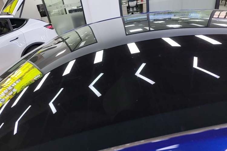 Used Tesla Model Y 2022 Rear-Wheel-Drive Version Roof