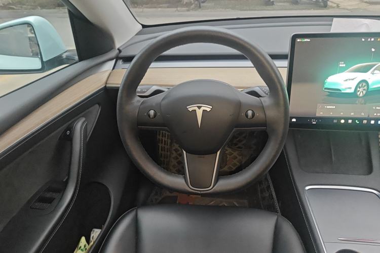 Used Tesla Model Y 2022 Long-Range All-Wheel-Drive Version Steering Wheel