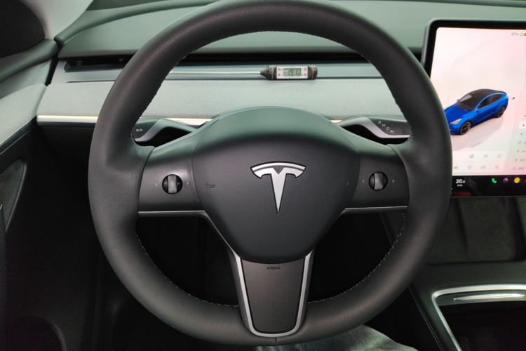Used Tesla Model Y 2022 Long-Range All-Wheel-Drive Version Steering Wheel