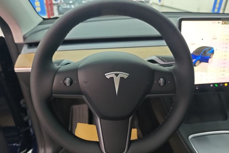 Used Tesla Model Y 2022 Long-Range All-Wheel-Drive Version Steering Wheel