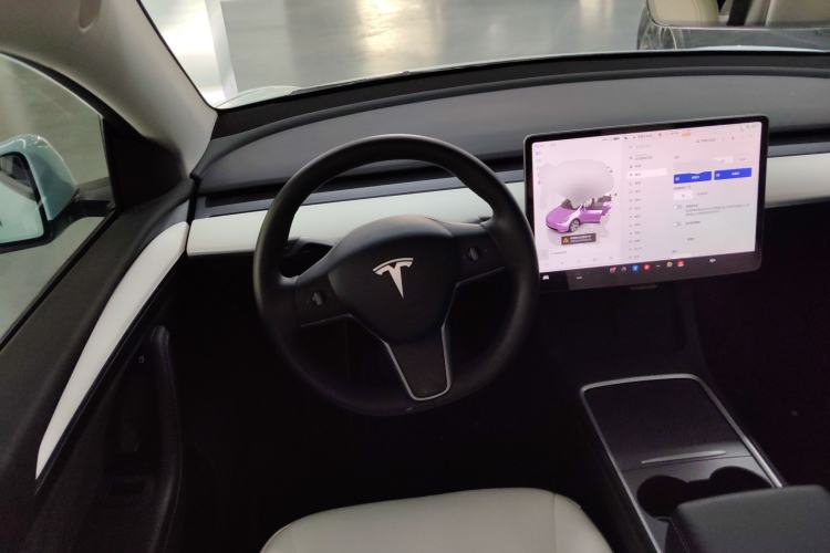 Used Tesla Model Y 2022 Long-Range All-Wheel-Drive Version Steering Wheel