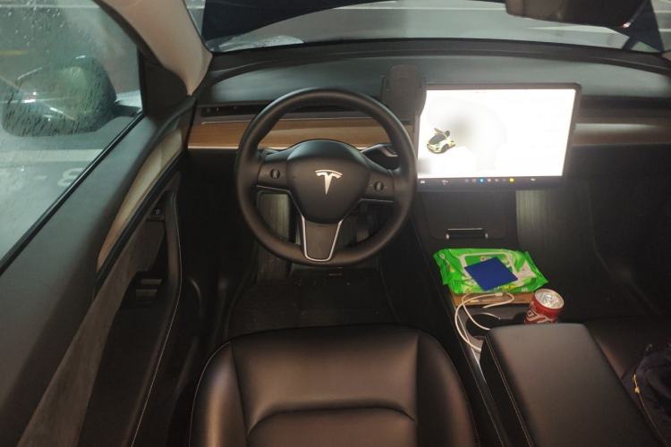 Used Tesla Model Y 2022 Long-Range All-Wheel-Drive Version Steering Wheel