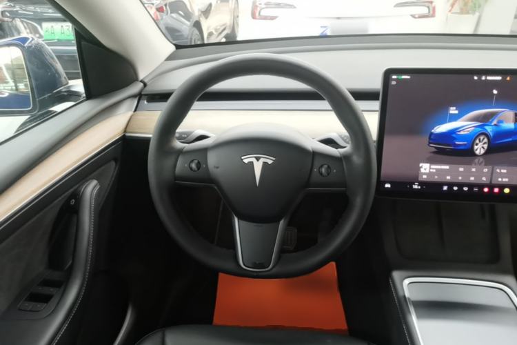 Used Tesla Model Y 2022 Rear-Wheel-Drive Version Steering Wheel