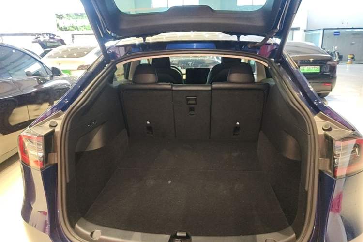 Used Tesla Model Y 2022 Rear-Wheel-Drive Version Trunk
