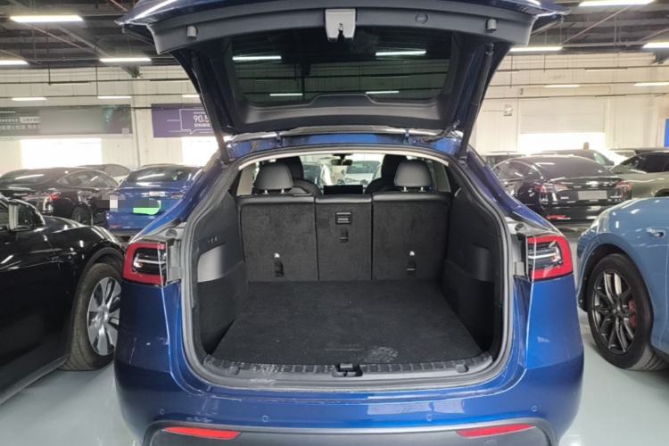 Used Tesla Model Y 2022 Long-Range All-Wheel-Drive Version Trunk