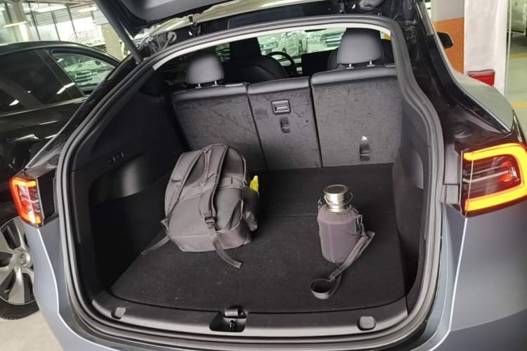 Used Tesla Model Y 2022 Rear-Wheel-Drive Version Trunk
