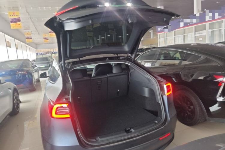 Used Tesla Model Y 2022 Rear-Wheel-Drive Version Trunk