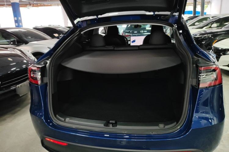 Used Tesla Model Y 2022 Long-Range All-Wheel-Drive Version Trunk