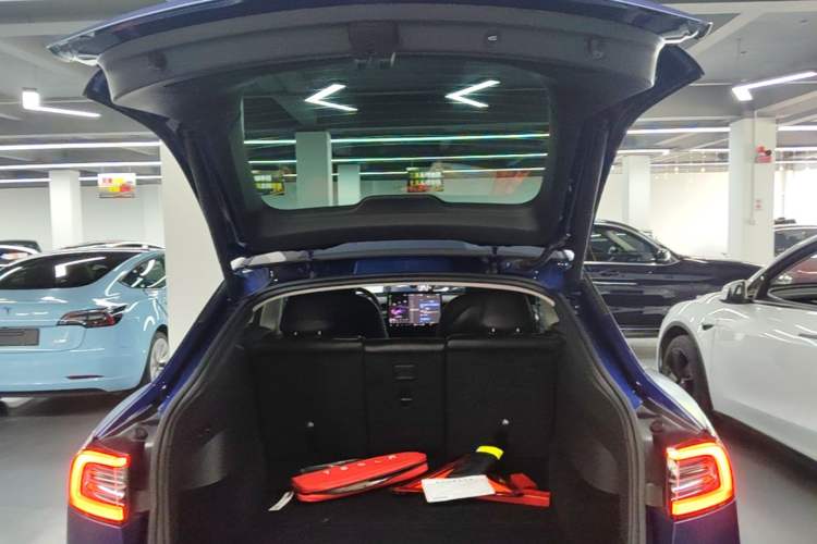 Used Tesla Model Y 2022 Long-Range All-Wheel-Drive Version Trunk