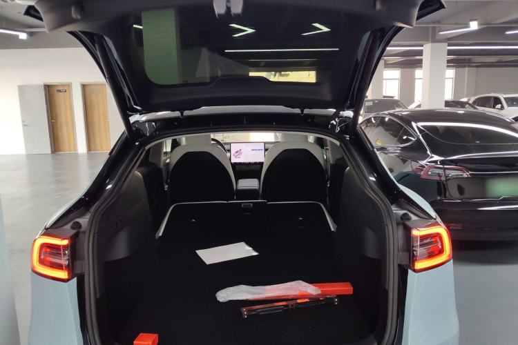 Used Tesla Model Y 2022 Long-Range All-Wheel-Drive Version Trunk