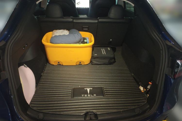 Used Tesla Model Y 2022 Long-Range All-Wheel-Drive Version Trunk