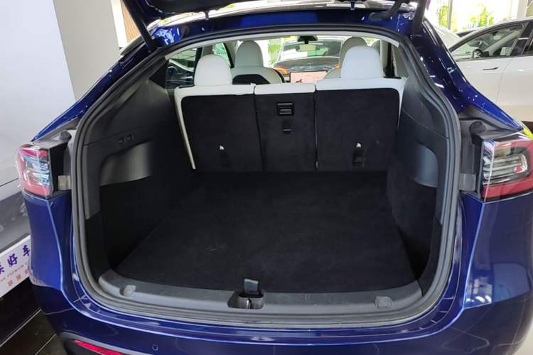 Used Tesla Model Y 2022 Rear-Wheel-Drive Version Trunk