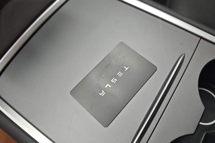 Used Tesla Model Y 2022 Long-Range All-Wheel-Drive Version Vehicle Key