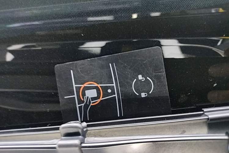 Used Tesla Model Y 2022 Long-Range All-Wheel-Drive Version Vehicle Key