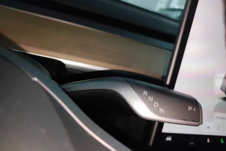 Used Tesla Model Y 2022 Long-Range All-Wheel-Drive Version Gear Lever