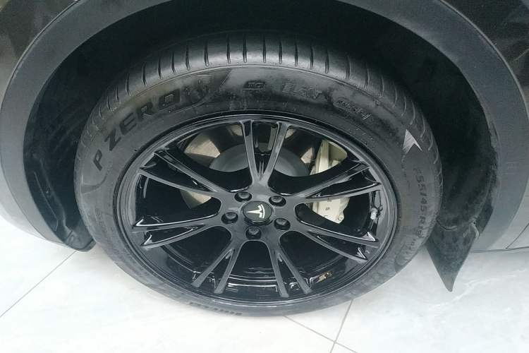 Used Tesla Model Y 2022 Revised Version Rear-Wheel Drive Left Front Wheel Hub