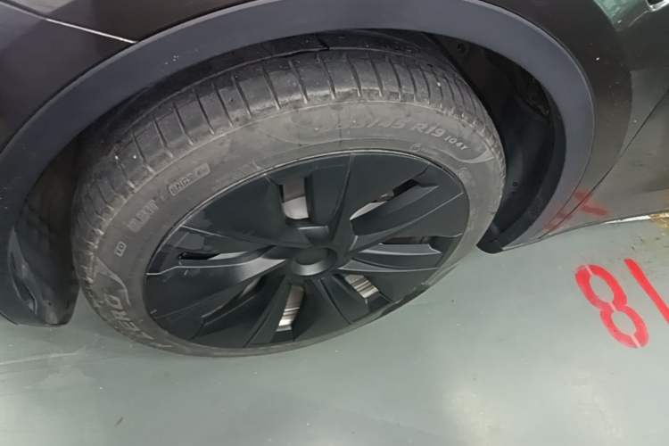 Used Tesla Model Y 2022 Rear-Wheel-Drive Version Left Front Wheel Hub