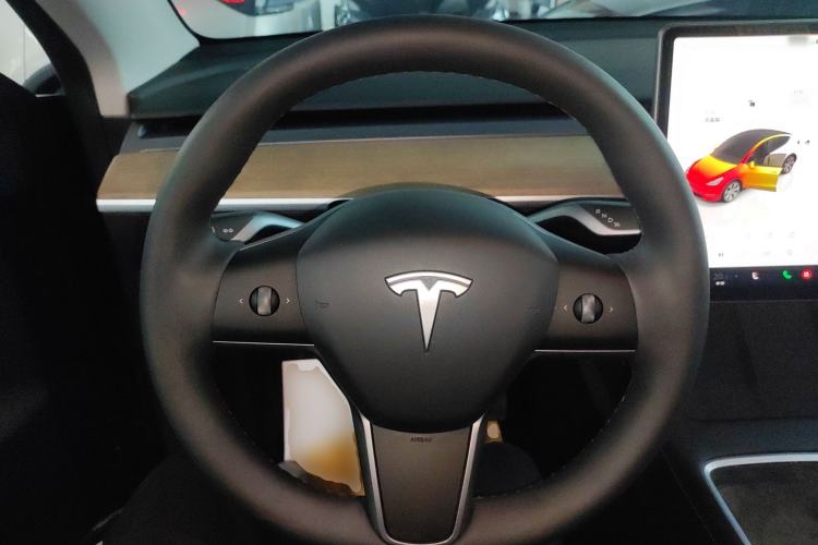 Used Tesla Model Y 2022 Long-Range All-Wheel-Drive Version Steering Wheel
