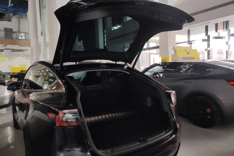 Used Tesla Model Y 2022 Long-Range All-Wheel-Drive Version Trunk
