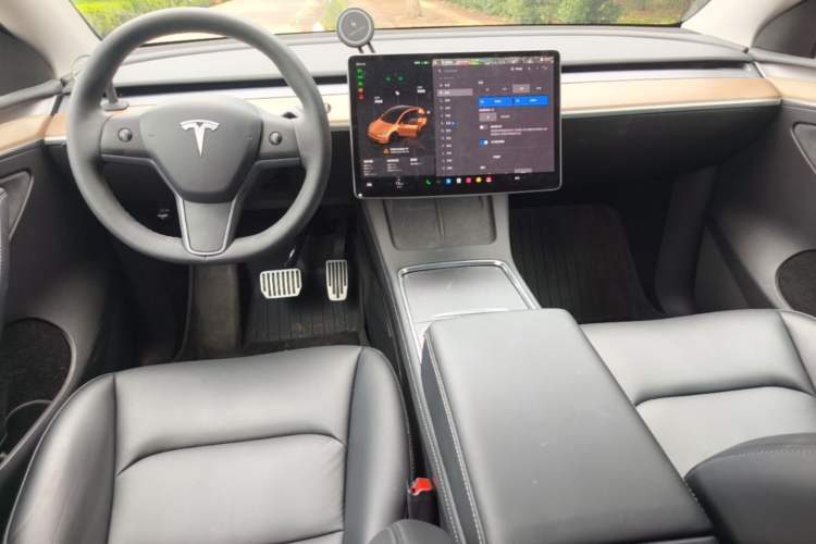 Used Tesla Model Y 2022 Revised Version Long-Range All-Wheel Drive Center Console
