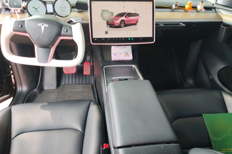 Used Tesla Model Y 2022 Long-Range All-Wheel-Drive Version Center Console
