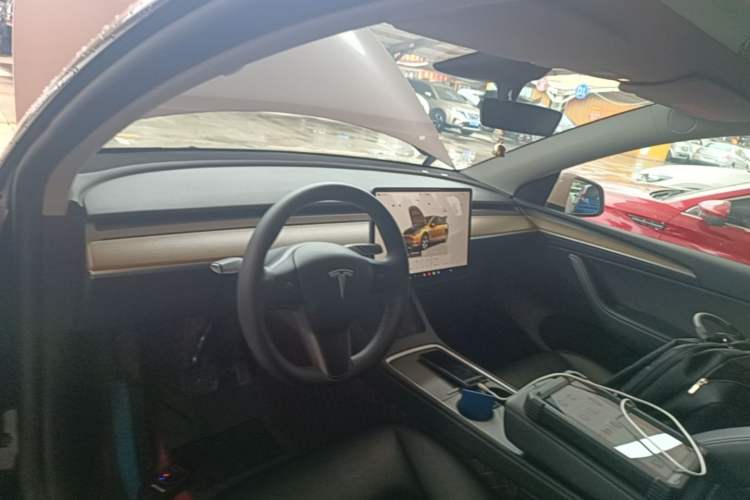 Used Tesla Model Y 2022 Revised Version Rear-Wheel Drive Center Console