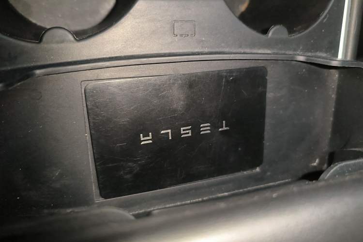 Used Tesla Model Y 2022 Rear-Wheel-Drive Version Interior 1