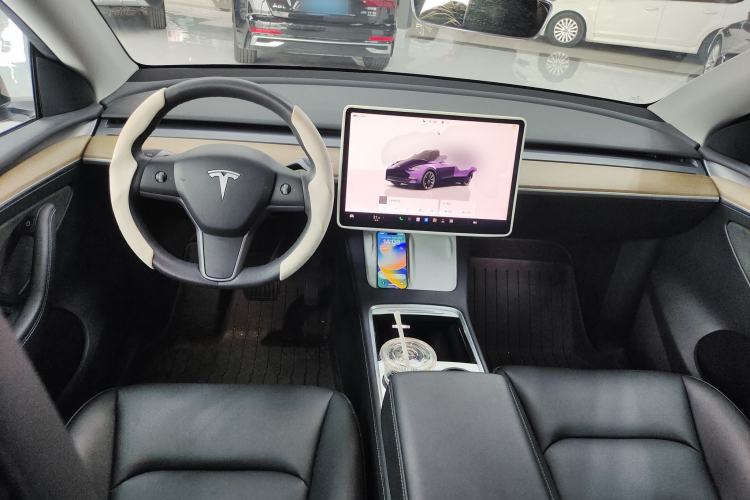 Used Tesla Model Y 2022 Rear-Wheel-Drive Version Interior 2