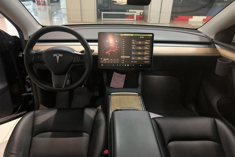 Used Tesla Model Y 2022 Rear-Wheel-Drive Version Interior 2