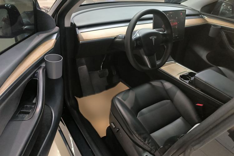 Used Tesla Model Y 2022 Rear-Wheel-Drive Version Interior 3