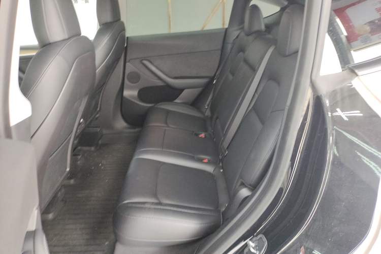 Used Tesla Model Y 2022 Rear-Wheel-Drive Version Interior 4
