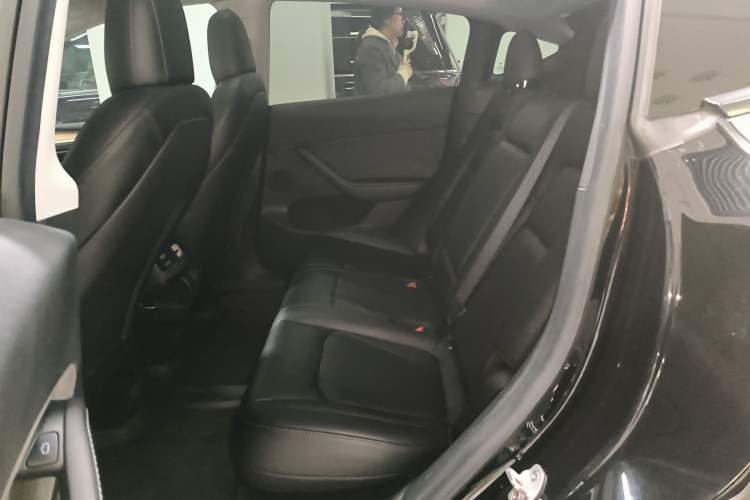 Used Tesla Model Y 2022 Rear-Wheel-Drive Version Interior 4