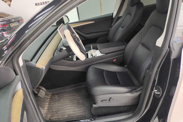 Used Tesla Model Y 2022 Rear-Wheel-Drive Version Left Front Seat