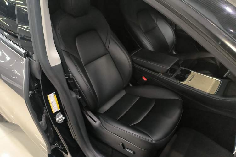 Used Tesla Model Y 2022 Rear-Wheel-Drive Version Right Front Seat