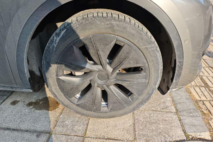 Used Tesla Model Y 2022 Revised Version Rear-Wheel Drive Right Front Wheel Hub