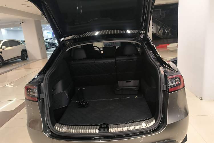 Used Tesla Model Y 2022 Rear-Wheel-Drive Version Trunk