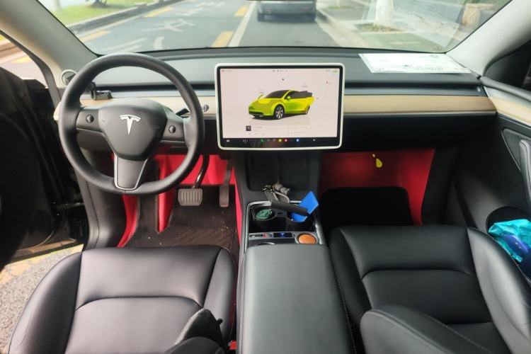Used Tesla Model Y 2022 Long-Range All-Wheel-Drive Version Center Console