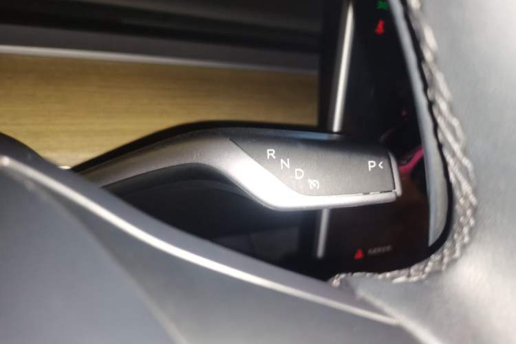 Used Tesla Model Y 2022 Revised Version Rear-Wheel Drive Gear Lever