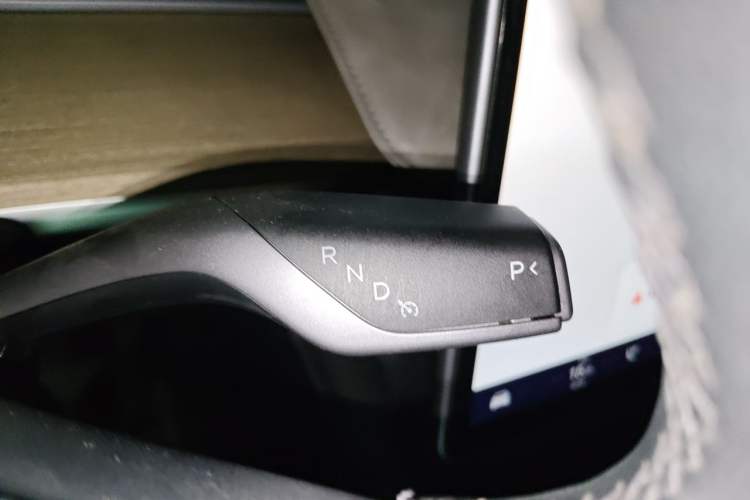Used Tesla Model Y 2022 Revised Version Rear-Wheel Drive Gear Lever