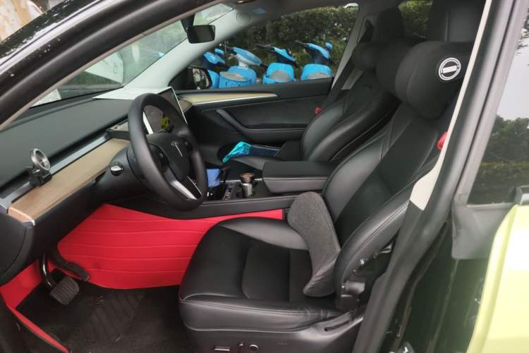 Used Tesla Model Y 2022 Long-Range All-Wheel-Drive Version Left Front Seat