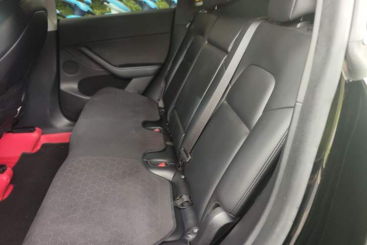 Used Tesla Model Y 2022 Long-Range All-Wheel-Drive Version Left Rear Seat