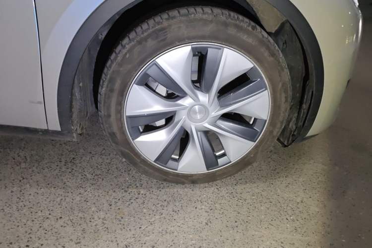 Used Tesla Model Y 2022 Revised Version Rear-Wheel Drive Right Front Wheel Hub