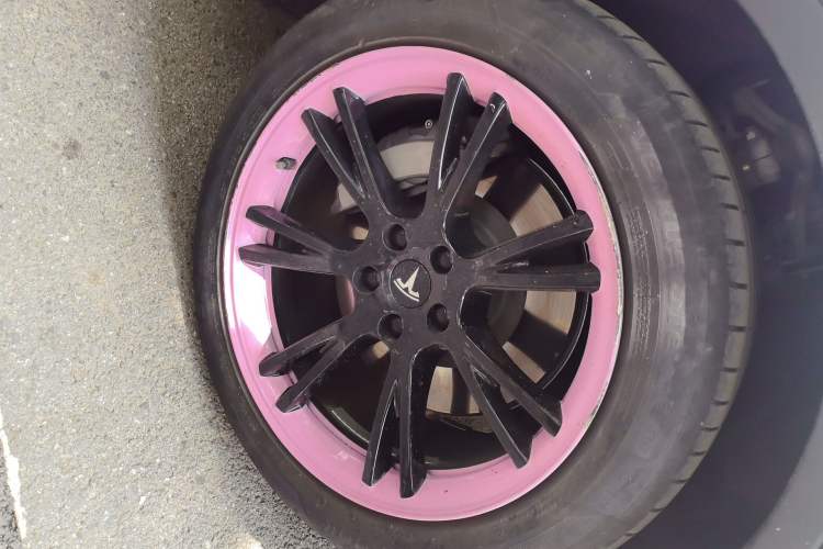 Used Tesla Model Y 2022 Rear-Wheel-Drive Version Right Front Wheel Hub
