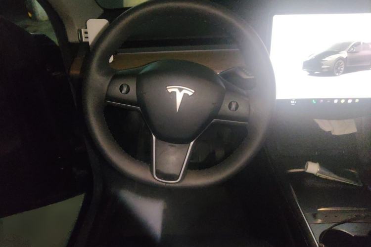 Used Tesla Model Y 2022 Long-Range All-Wheel-Drive Version Steering Wheel