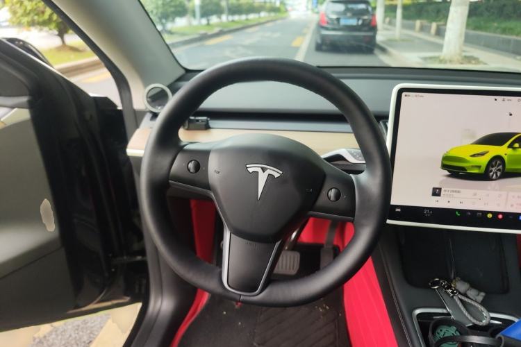 Used Tesla Model Y 2022 Long-Range All-Wheel-Drive Version Steering Wheel